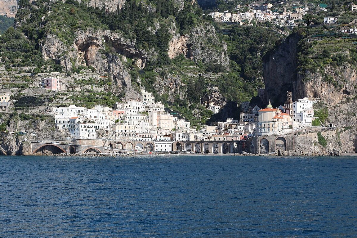 Atrani widziane od strony morza