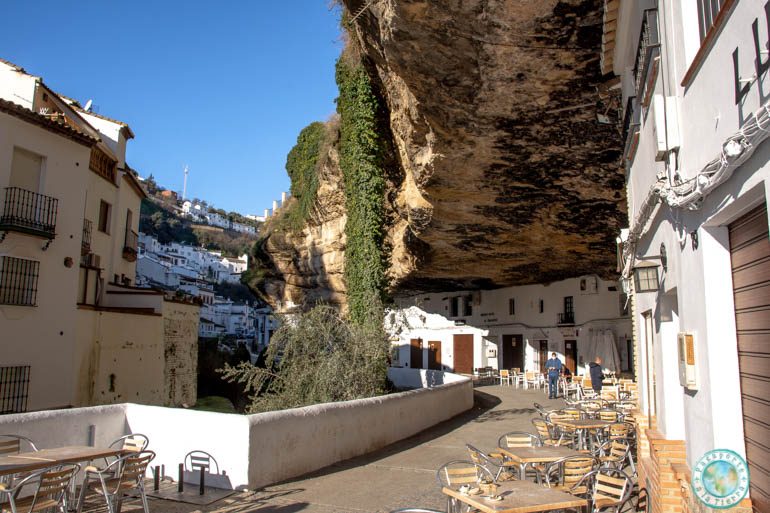 Ulica Cuevas del Sol w Setenil de las Bodegas